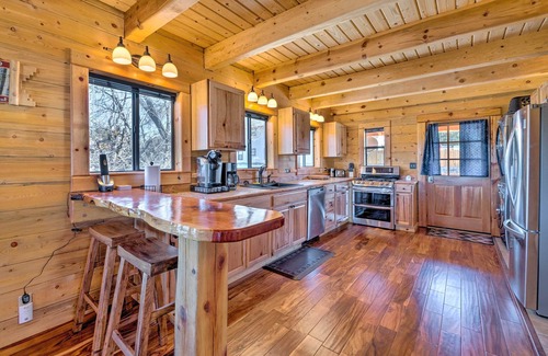 Cloudcroft Cottage | Pet-Friendly Cloudcroft Cabin: Walk to Shop, Food