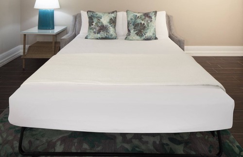 Historic Seaport Hotel | Pet-Friendly Coastal Retreat in Key West with Private Beach Access
