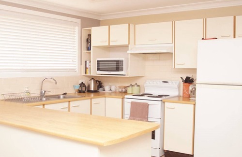 Armidale House | Pet Friendly Cockatoo Corner