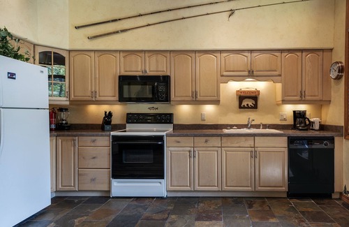 Bigfork Condo | Pet friendly condo on the banks of the Swan River Property in Downtown Bigfork - Bearister Den