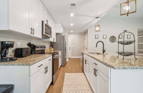 Acme Condo | Pet-Friendly Condo Close to Traverse City Sights