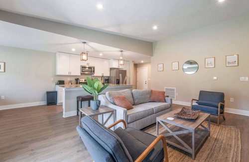 Acme Condo | Pet-Friendly Condo Close to Traverse City Sights