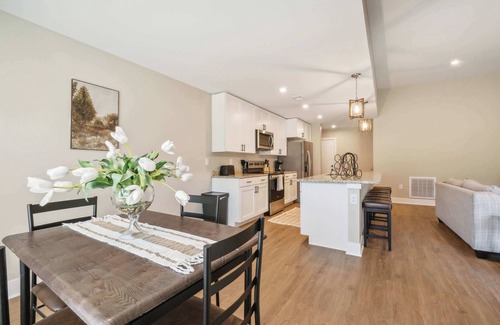 Acme Condo | Pet-Friendly Condo Close to Traverse City Sights