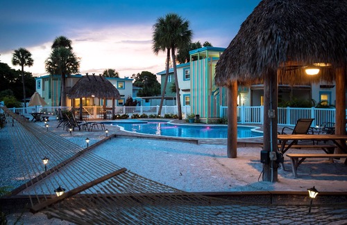 Siesta Key Village Condo | Pet Friendly Condo with Amazing Pool, a Five Minute Walk to Siesta Key Beach