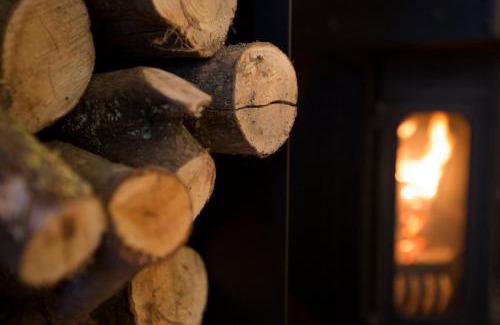 Cirencester House | Pet friendly Cotswold Cottage with hot tub and swimming pools