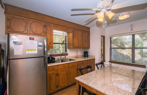 Edisto Island House | Pet Friendly Cottage w/Fenced Yard; Ocean Views from Sun Deck; Easy Beach Access; CableTV/WiFi