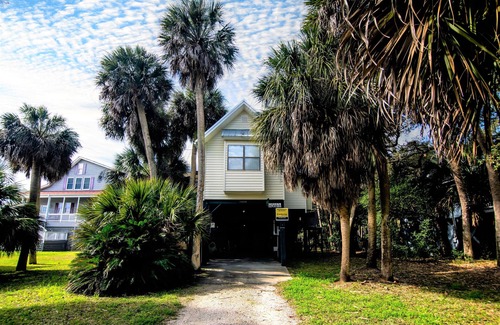 Edisto Island House | Pet Friendly Cottage w/Fenced Yard; Ocean Views from Sun Deck; Easy Beach Access; CableTV/WiFi