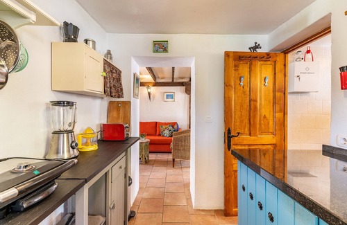Albunuelas House | Pet-Friendly Cottage 'Casa Escondida' with Mountain View, Pool & Wi-Fi
