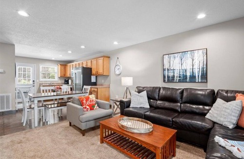 Sharps Chapel Condo | Pet friendly. Covered Dock. Lakeside Firepit. August & September dates available