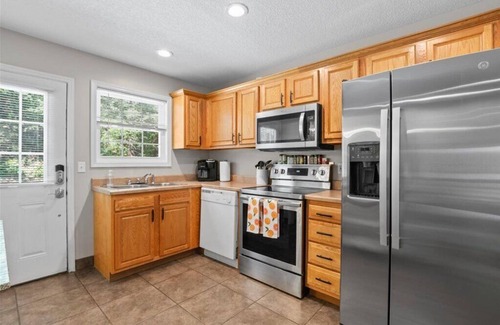 Sharps Chapel Condo | Pet friendly. Covered Dock. Lakeside Firepit. August & September dates available