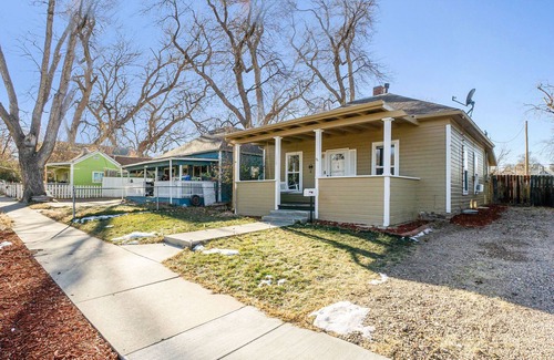 Greeley House | Pet friendly Cozy and Charming Bungalow one block from UNC!