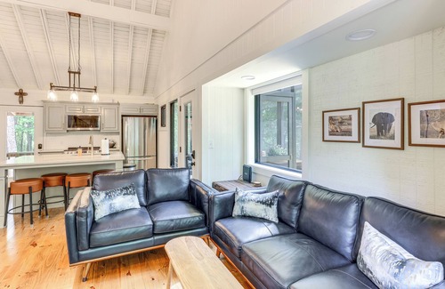 Dadeville Cabin | Pet-Friendly Dadeville Cabin w/Hot Tub & Porch