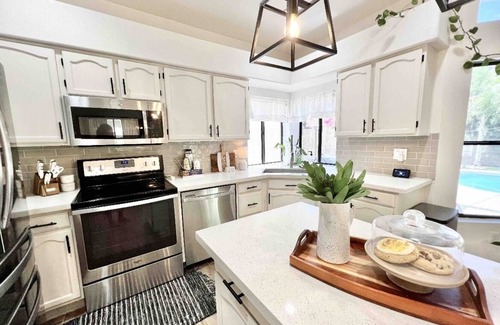Chandler House | Pet friendly Desert Oasis for family & friends. RELAX, SWIM, GOLF, & MUCH MORE!