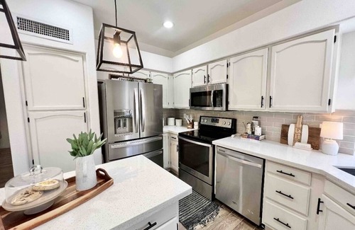 Chandler House | Pet friendly Desert Oasis for family & friends. RELAX, SWIM, GOLF, & MUCH MORE!
