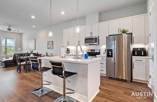 East MLK Apartment | Pet-Friendly East ATX w/Gym, Work Desk & Parking