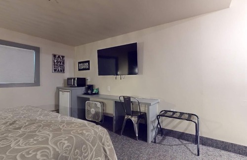 Angel Fire Hotel | Pet Friendly | Easy Access | Elk Horn Lodge 100
