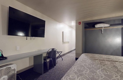 Angel Fire Hotel | Pet Friendly | Easy Access | Elk Horn Lodge 100