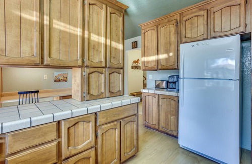 North Fork Cabin | Pet-Friendly Escape w/Game Room & Fire Pit!