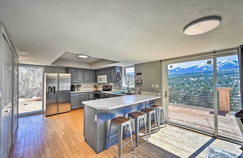 Salida House | Pet-Friendly Escape with River Views, Hot Tub & Games