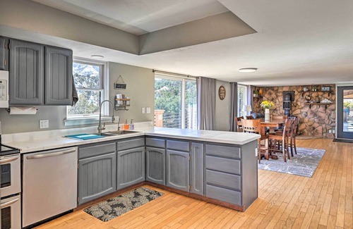 Salida House | Pet-Friendly Escape with River Views, Hot Tub & Games