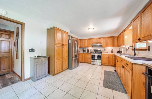 Pymatuning Central House | Pet-Friendly Espyville Home w/Yard & Fire Pit!