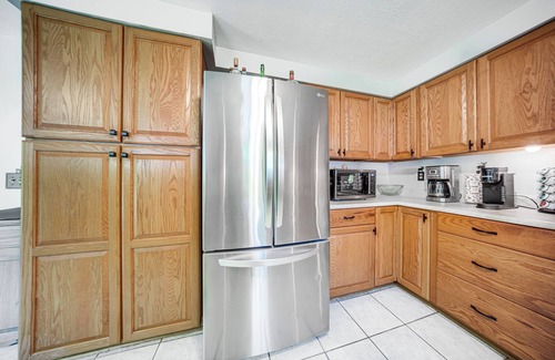 Pymatuning Central House | Pet-Friendly Espyville Home w/Yard & Fire Pit!