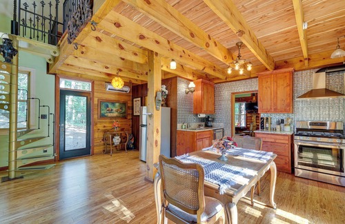 Eureka Springs Cottage | Pet-friendly Eureka Springs Rental w/Private Deck