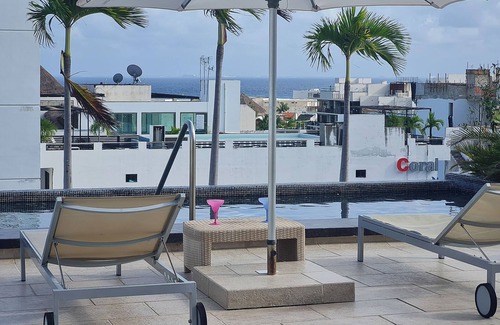 Luis Donaldo Colosio Condo | Pet-Friendly! Fast Wi-Fi, AC & Rooftop Pool!