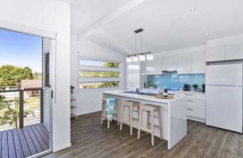 Narrawallee House | Pet-friendly family home close to the beach in Narrawallee