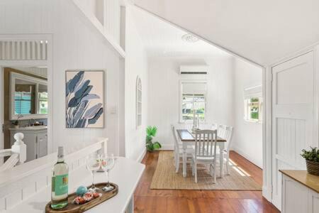 Balmoral House | Pet Friendly Family Home In Brisbane - Relocations and Family Stays - Fast Internet - Parking - Netflix