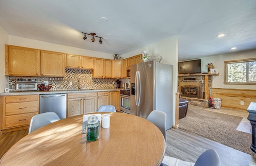 Florissant Cabin | Pet-Friendly Florissant Cabin w/Fire Pit!