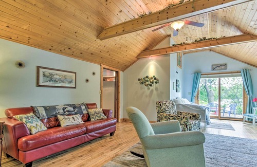 Friendship House | Pet-Friendly Friendship Lakehouse w/ Pedal Boat!