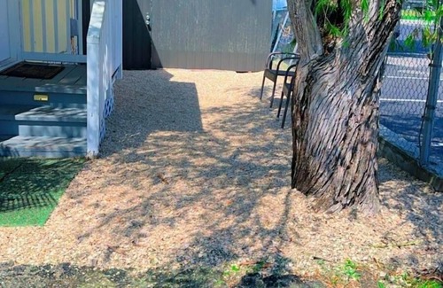 Naples Park House | Pet Friendly, Fully Fenced Cozy Cottage by the Beach