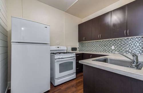 West End Apartment | Pet Friendly Furnished 2 Bedroom @ 935 Jervis
