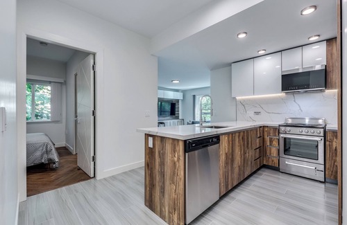 West End Apartment | Pet Friendly Furnished 2 Bedroom@ 1168 Pendrell