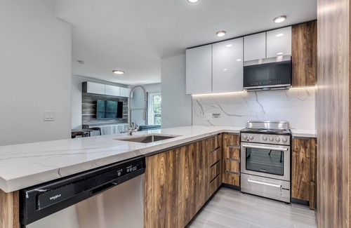 West End Apartment | Pet Friendly Furnished 2 Bedroom@ 1168 Pendrell