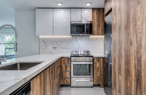 West End Apartment | Pet Friendly Furnished 2 Bedroom@ 1168 Pendrell