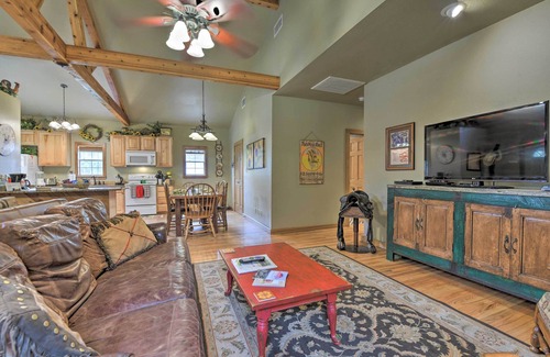 Glen Rose House | Pet-Friendly Glen Rose Retreat w/ Screened Deck!