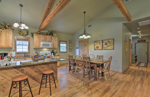Glen Rose House | Pet-Friendly Glen Rose Retreat w/ Screened Deck!