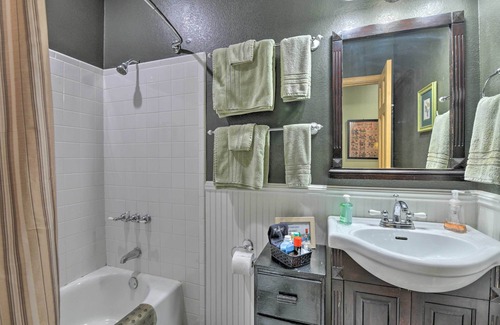 Glen Rose House | Pet-Friendly Glen Rose Retreat w/ Screened Deck!