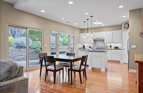 Callender House | Pet-Friendly Golf Course Retreat & Backyard Oasis