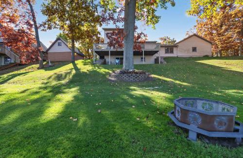 Grass Lake House | Pet-friendly Grass Lake Hideaway