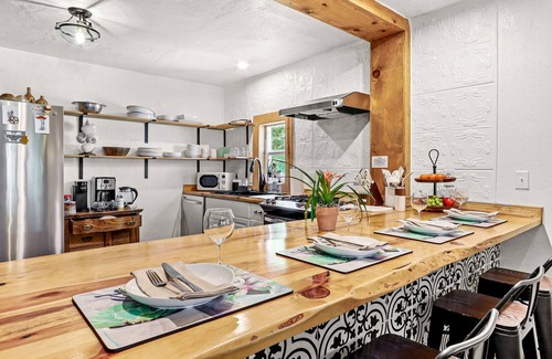 Las Cruces House | PET friendly! Great backyard, firepit & near DT, NMSU, & Mesilla