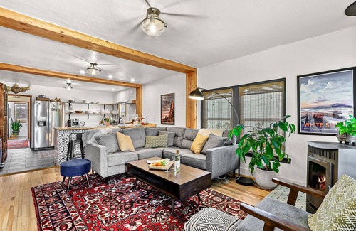 Las Cruces House | PET friendly! Great backyard, firepit & near DT, NMSU, & Mesilla