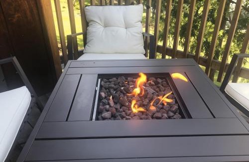 Groveland House | Pet Friendly Grizzly Blair Lodge Cabin