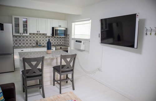 Marathon Cottage | Pet Friendly Half-Duplex Cottage with kayaks and 40' Slip Option at Marina