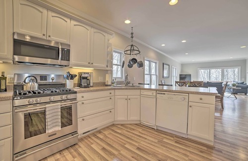 Harbor Springs House | Pet-Friendly Harbor Springs Home: Hot Tub + Pool!