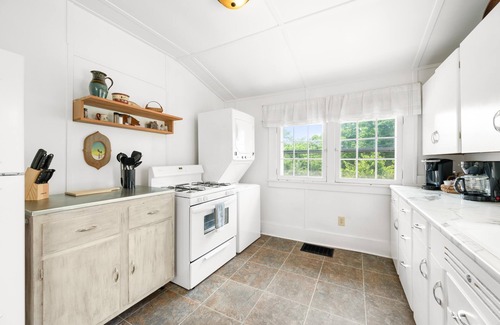 Nashville Cottage | Pet-Friendly, Historic Cottage in Downtown Nashville