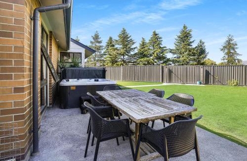 Lowburn House | Pet friendly holiday home and spa in sunny Cromwell