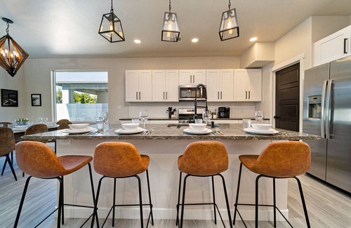 Grand Junction House | Pet Friendly Home w/Epic Yard | Hot Tub | Views